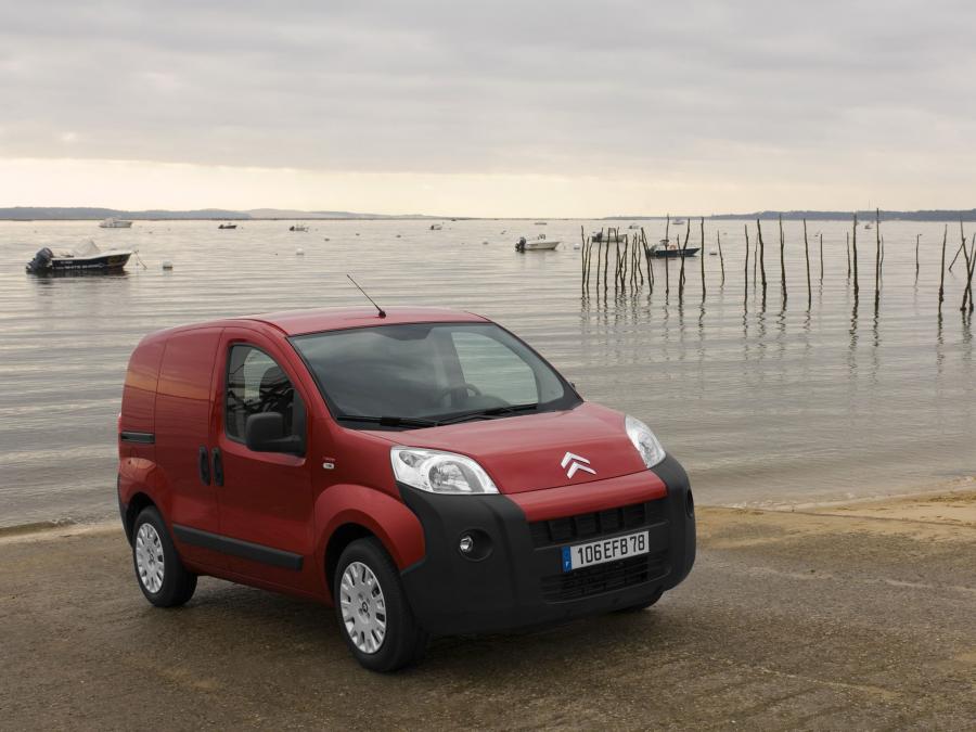  Citroen Nemo 2008 года  (фото 9 из 16)